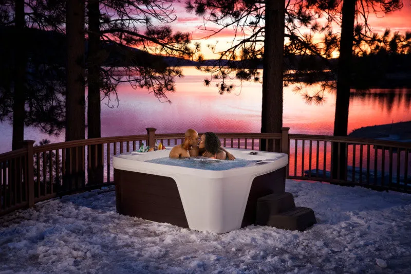 Monterey Hot Tub by Freeflow Spas