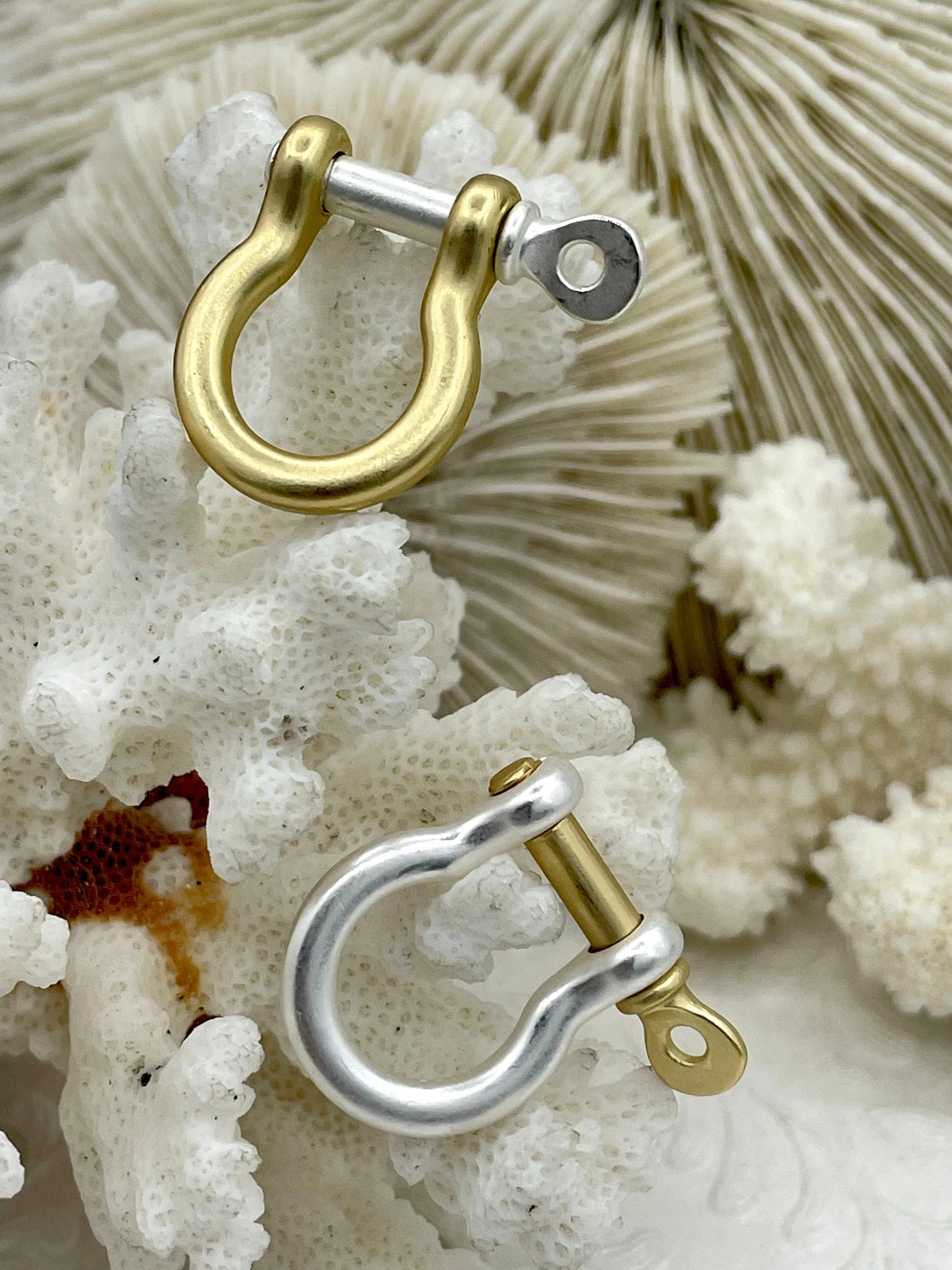 Zinc Alloy 2 Tone U Lock Clasp W/ Screw, U Shape Shackle,2 Tone Marine Shackle, Horseshoe Clasp, Anchor Carabiner, Anchor Shackle. Fast Ship