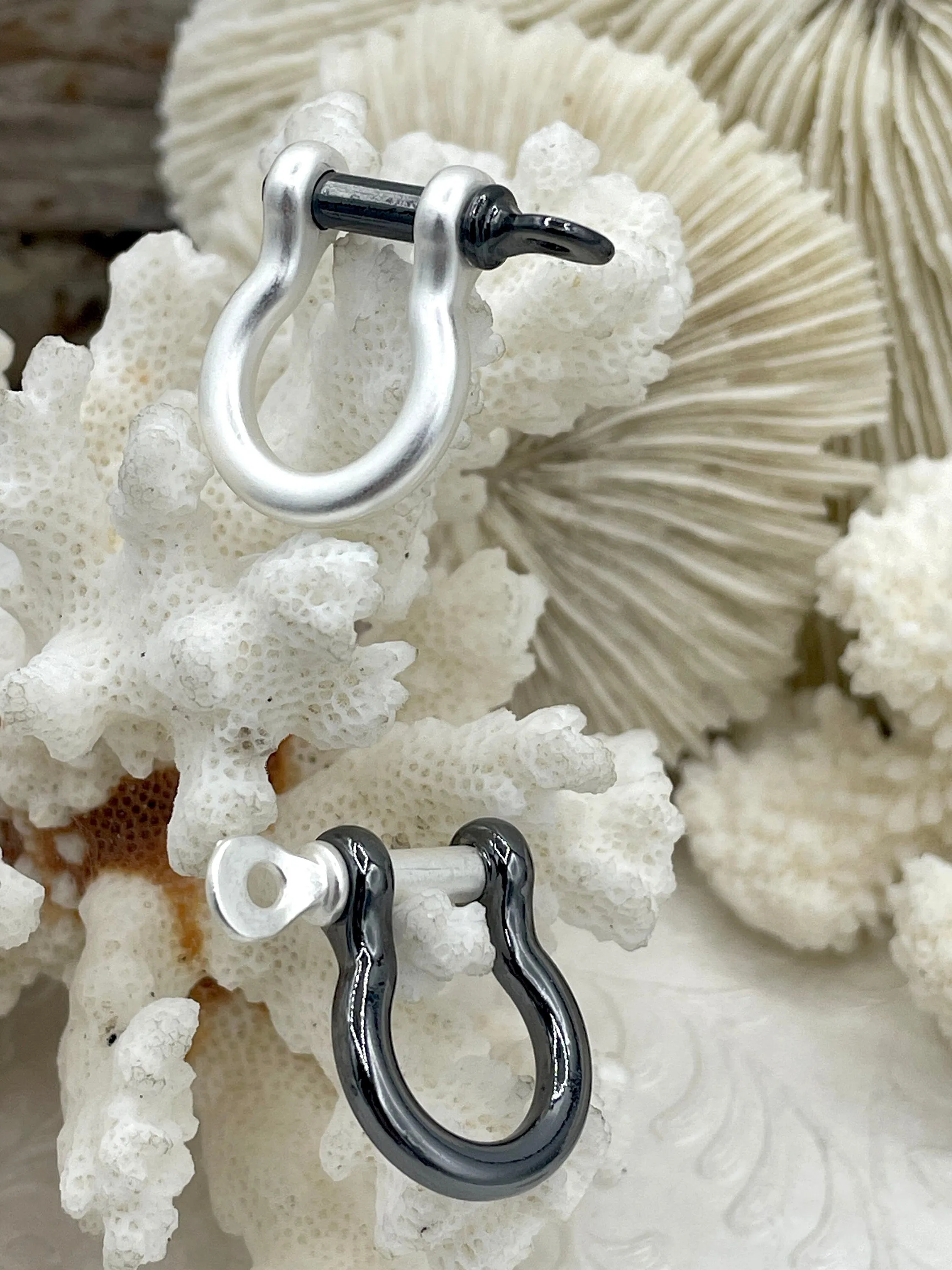 Zinc Alloy 2 Tone U Lock Clasp W/ Screw, U Shape Shackle,2 Tone Marine Shackle, Horseshoe Clasp, Anchor Carabiner, Anchor Shackle. Fast Ship